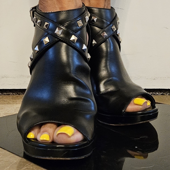 Marc Fisher Peep Toe Black Studded High Heels - Picture 6 of 7